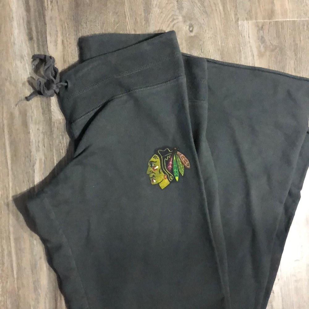 Blackhawks Hockey Fan Sweatpants Women’s Small